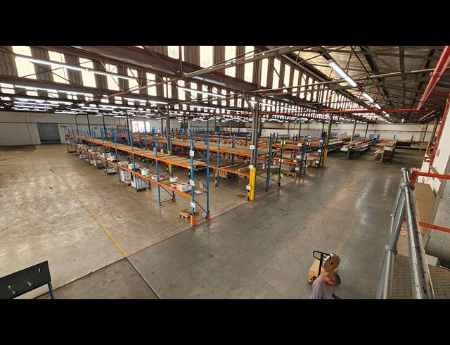 7,772M² WAREHOUSE TO LET IN ISANDO